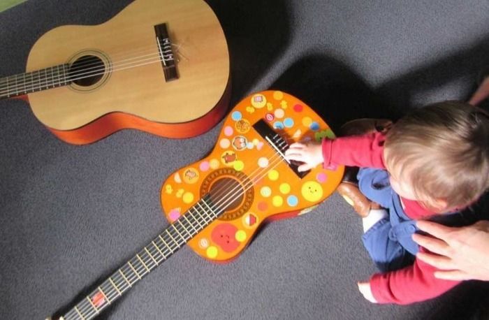 Une histoire, des comptines, une guitare... Entrez dans la danse