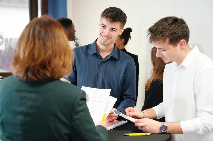 Découvrez plus de 500 offres en alternance et des stands d’entreprises qui recrutent. Rencontrez directement les employeurs et concrétisez votre projet du BAC au diplôme d’ingénieur.