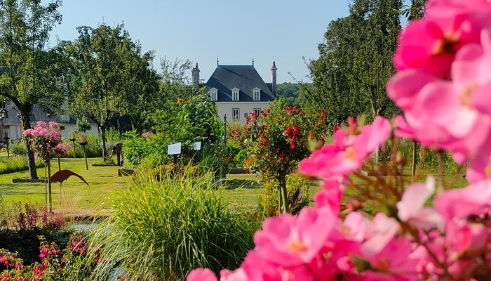 Die Domaine de la Hardouinais liegt 45 Minuten von den Toren von Rennes und 30 Minuten von Loudéac entfernt und freut sich, Sie an diesem Sonntag, dem 2\. Juni, begrüßen zu dürfen.