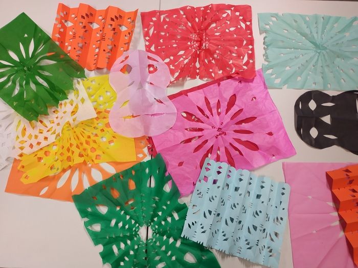 Confection dans la bonne humeur de Papel Picado pour petits et grands !