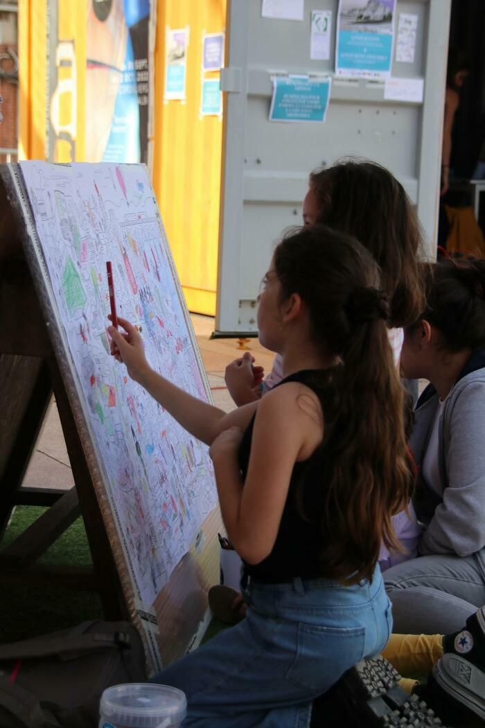 Pour les petits et pour les grands, des ateliers construction en carton et coloriage sont proposés par la Fédération des Architectes du Tarn.