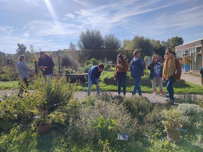 Entdecke einen lebendigen Garten und nutze deine 5 Sinne, um seine Schätze zu entdecken.