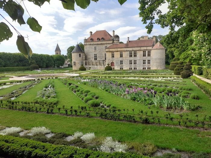 Venez décourvir les jardins exceptionnels du château du Pailly