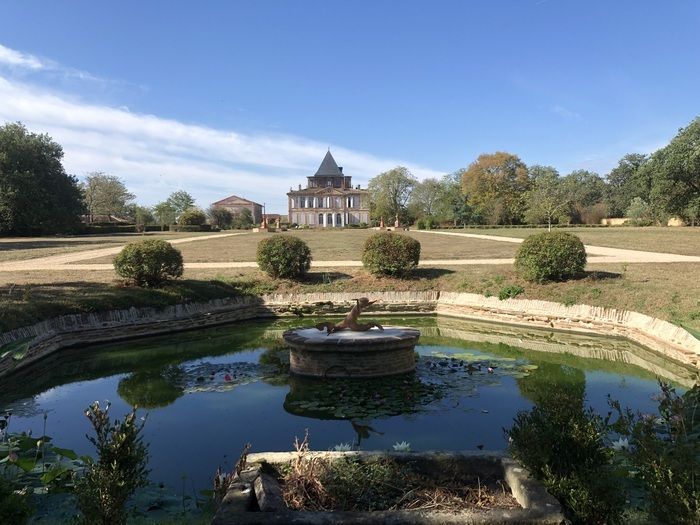 Besuch des Gartens und des Parks. Sie haben die Möglichkeit, ab 15:00 Uhr in der Kapelle zu hören