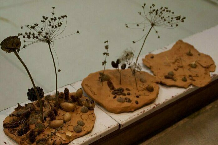 Laissons notre trace dans la glaise puis créons un paysage, un jardin éphémère miniature...