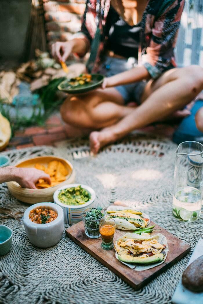 Am Sonntag, 2\. Juni ab 16 Uhr können Sie Ihren Snack unter der Kiefer des Gartens von No Mad Gîte genießen, um das Wochenende der Rendez-Vous Aux Jardins zu beenden. Dieser Moment steht im Zeichen de