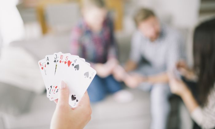 Venez jouer aux cartes dans une ambiance conviviale et sympathique