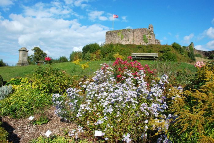 Wie wäre es, wenn wir Ihnen den Parc du Château d'Épinal auf andere Weise zeigen?