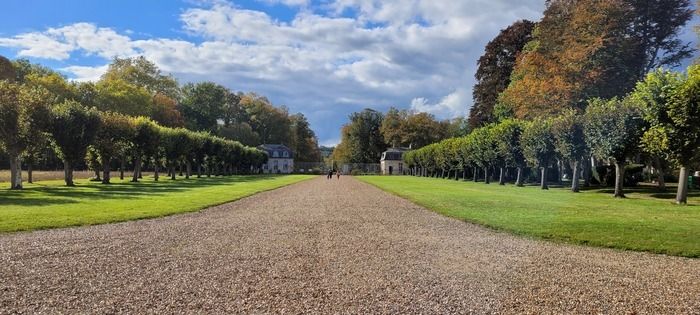 La centrale hydroélectrique de Chaalis a été conçue en 1903 pour alimenter le château en électricité. Elle est un témoignage du patrimoine industriel du début du XXe siècle et des techniques de produ…