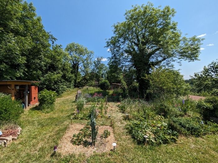 Anlässlich der «Rendez-vous aux jardins 2024» entdecken Sie, wie Sie Gemüseproduktion, Ästhetik, Gastfreundschaft und Erhalt der Biodiversität in diesem kleinen Garten vereinen können...