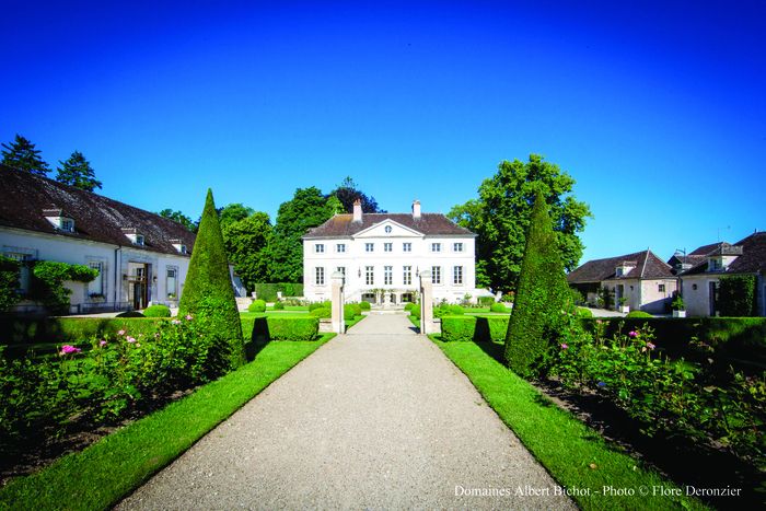 Anlässlich des Rendezvous in den Gärten 2024 sind Sie eingeladen, diese wahre Oase der Ruhe zu genießen, umgeben von einem der renommiertesten Weingüter der Region. Dieser 1 Hektar große Park...