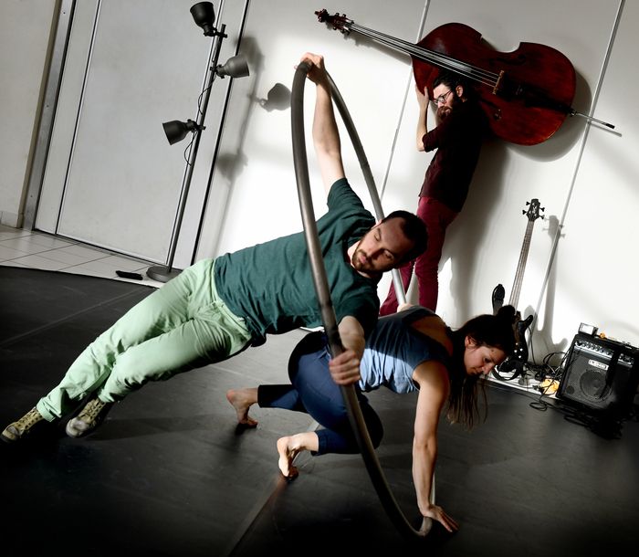 Le Cirque Portatif est un ensemble de spectacles de cirque en espaces non-dédiés produit par La Verrerie d’Alès, Pôle national cirque Occitanie