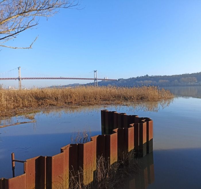 Découvrez ce territoire et notamment l'embouchure de l'estey Lauzun, l'ex-cité Lumineuse, la traversée du parc des Berges de la Garonne avec ses carrelets ou encore les vues sur la rive droite.