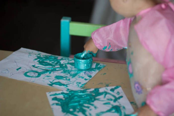 Un atelier pour développer l'éveil sensible de bébé.