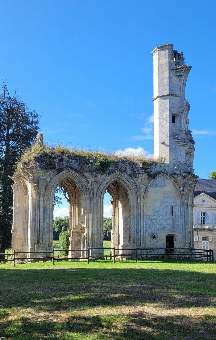 Venez découvrir les vestiges de cette abbaye de 1222 et son logis abbatial du XVIIe siècle devenu, après 1783, une résidence de campagne agrémentée d’étangs ainsi que d’un parc à l’anglaise.