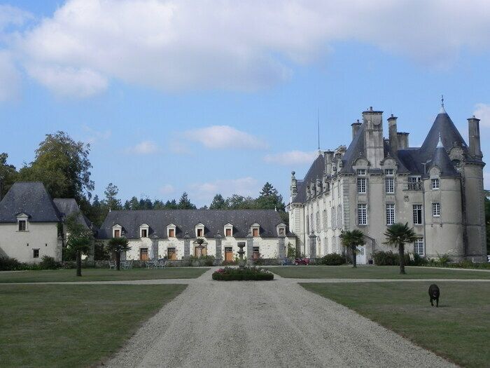 Dieser Park trägt das Label "Bemerkenswertes Kulturerbe. Von dem Landschaftsarchitekten Legendre (um 1875) neu gestaltet, ist es so bemerkenswert durch seine Heidepflanzen (Rhododendren, ca...