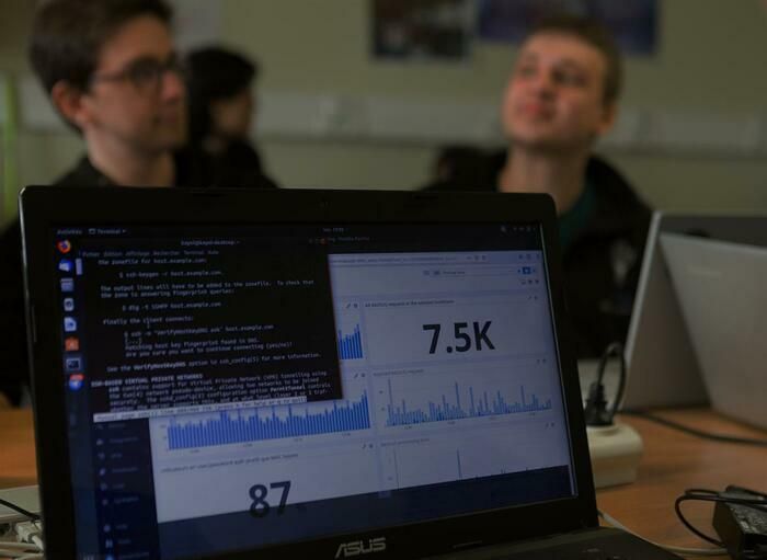 TRACS est une compétition de data science, de sécurité et de cryptanalyse organisée conjointement par ViaRézo et la DGSE. La cinquième édition de ce challenge inter-écoles aura lieu à CentraleSupélec.