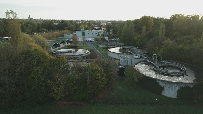 Visitez une station d'épuration pleinement intégrée à son environnement.