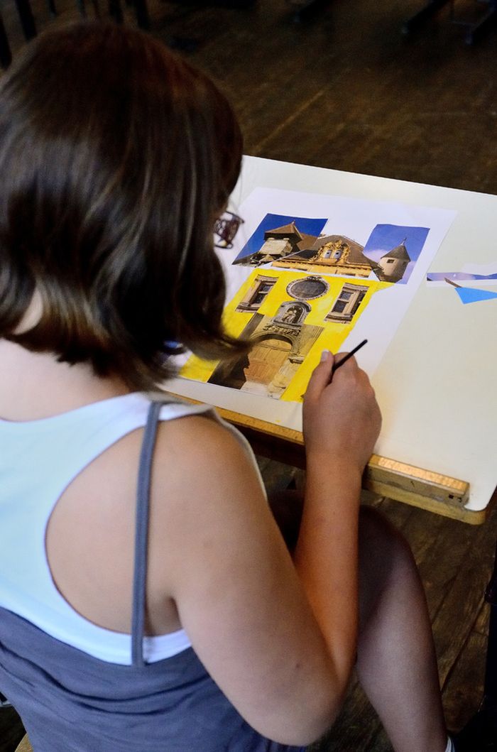 Après une visite des maisons Renaissance de Langres, les enfants dessinent leur propre maison.