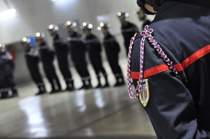 Cérémonie de passation de commandement du centre de secours entr le lieutenant Michel LEGROS et le lieutenant Yves CLERC