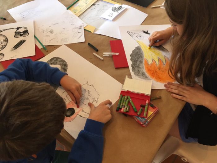 Le temps des vacances, les petits visiteurs peuvent profiter d'une visite du musée suivie d'un atelier.