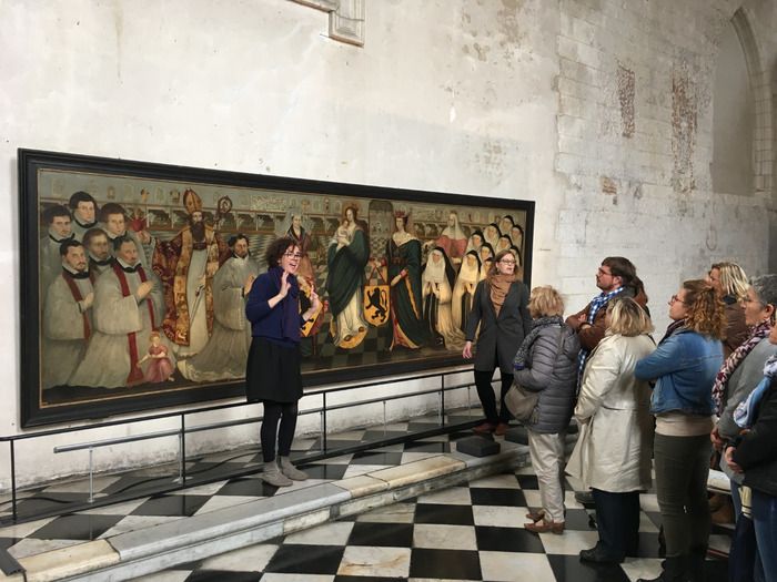 Le musée de l'Hospice Comtesse propose à ses visiteurs sourds et malentendants, une visite guidée et interprétée en Langue des Signes Française.