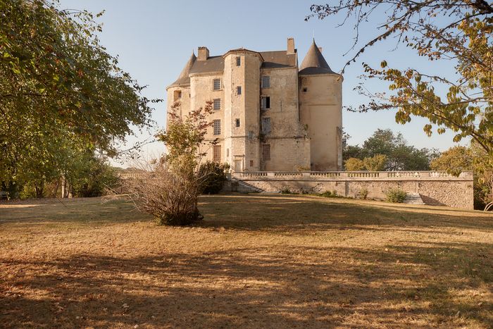 Anlässlich der Nationaltage «Rendez-vous aux Jardins» öffnet der Verein Château et Usines de Buzet die Türen des Schlossparks von Buzet! Genießen Sie eine sensorische Reise...