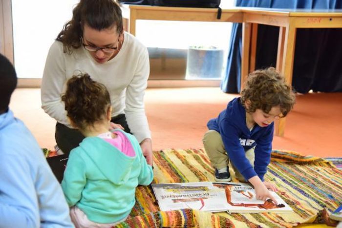 Des séances de Comptines câlines spéciales pour le Mois de la petite enfance.