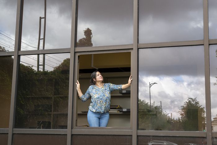 Venez à la rencontre Marilina Prigent qui a créé spécialement pour les Archives départementales, une œuvre apposée sur la façade d’un de nos bâtiments.