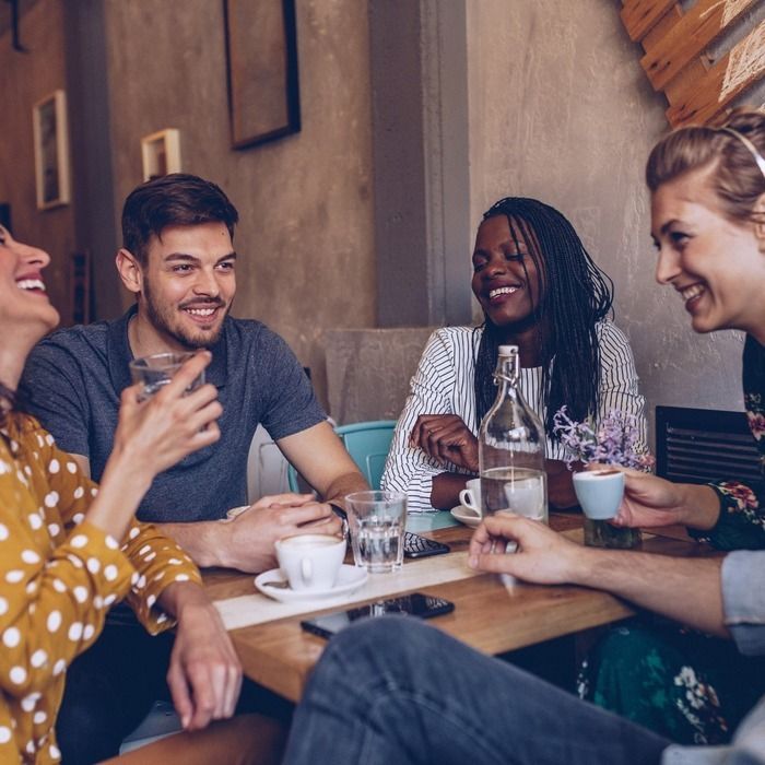 L'association Tisser le lien propose un café des parents mensuel à Labège, animé par Fabienne, professionnelle de la parentalité.