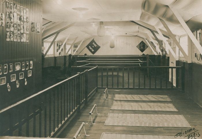 Pour terminer le week-end en force, nous vous proposons de faire revivre l’ancienne salle de boxe municipale : Le Ring !