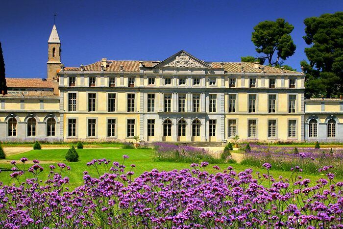 Der Park von Château de Pennautier wurde 1670 von Le Nôtre und 1790 von Engländern entworfen und 2018 mit dem Label «Jardin Remarquable» ausgezeichnet. Das Schloss ist, was ihn betrifft, ...