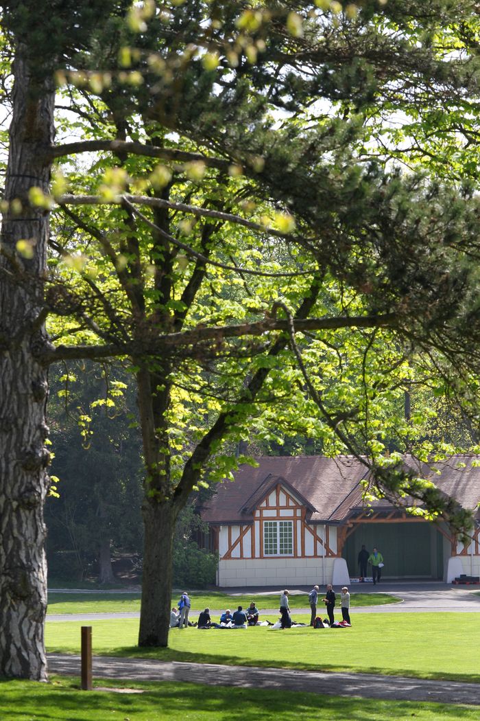 Tauchen Sie ein in die Geschichte des Parc de Champagne, ein 22 Hektar großes Landschaftsensemble, das vom Haus Pommery in Auftrag gegeben wurde. Großer Ort der sportlichen Betätigung heute wie gester