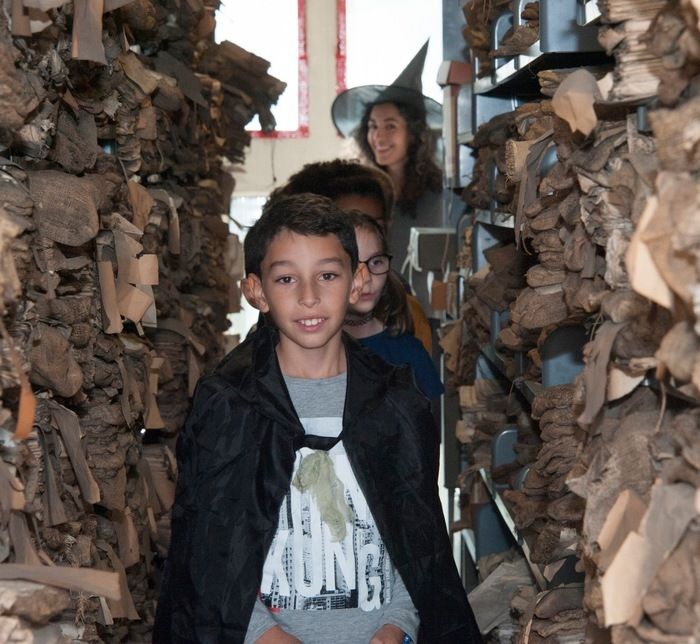 Avant de partir à la chasse aux bonbons à l’occasion d’Halloween, les Archives départementales ont besoin de sorcières et de sorciers courageux pour élucider un mystère terrifiant !