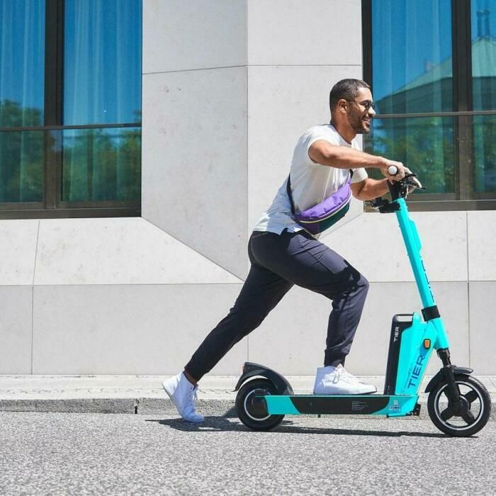 Découvrez en trottinette dans le quartier du Pile à la découverte des œuvres d’artistes locaux.les et internationaux.les.