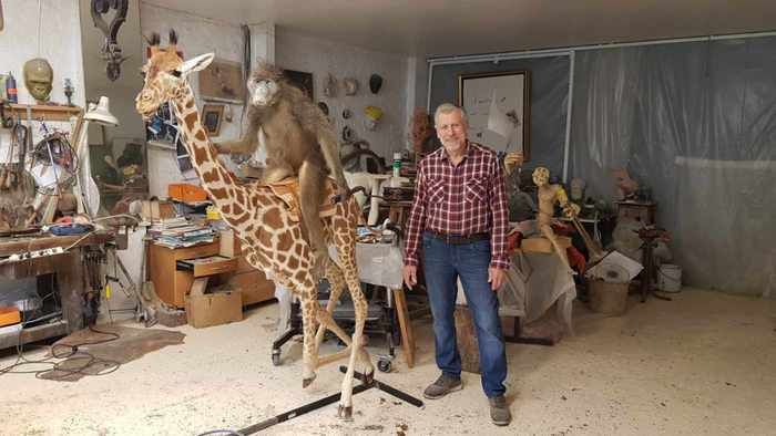 Yves Gaumetou, taxidermiste et artiste sculpteur, nous présente ses expériences de taxidermiste.