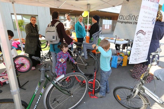 Un atelier collecte c'est : un espace de collecte de vélos que leurs propriétaires ne veulent plus et qui pourront être redonnés à d'autres & un espace d'autoréparation et de partage des savoirs-faire