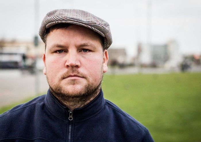 Plongez dans la vie et l’histoire familiale de trois jeunes hommes originaires de Coolock, quartier du nord de Dublin.
