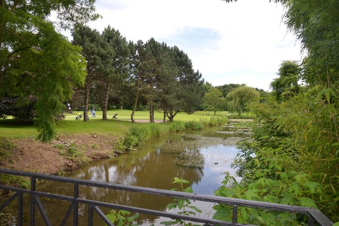 Dimanche 20 septembre à 14h, découvrez le club house du golf de Brigode qui mêle architecture contemporaine et architecture du 18ème siècle.