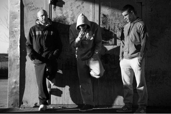Dans ce documentaire, Claire Dix braque sa caméra sur les poètes de rue et artistes de hip-hop des quartiers nord de Dublin.