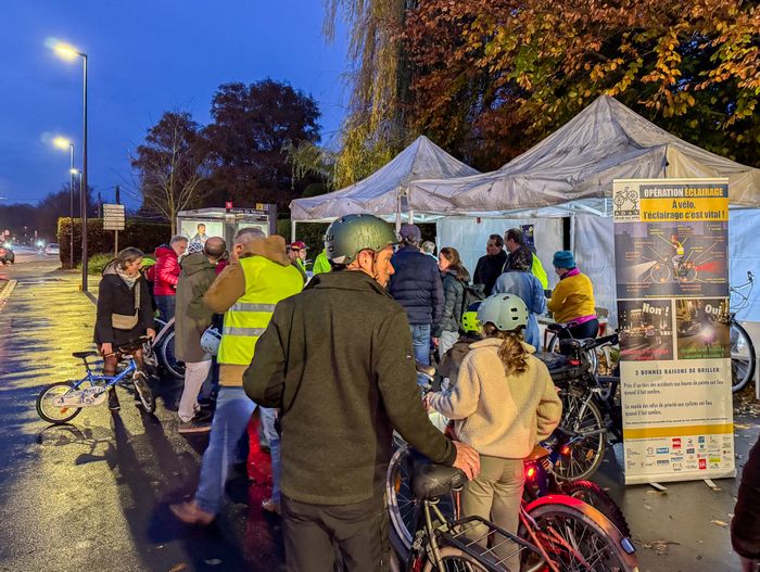 Le mardi 10 novembre, dès 16h30, le Village de l’éclairage revient pour sensibiliser aux déplacements à vélo et en trottinette avec animations, conseils, réparations et distribution d’équipements.