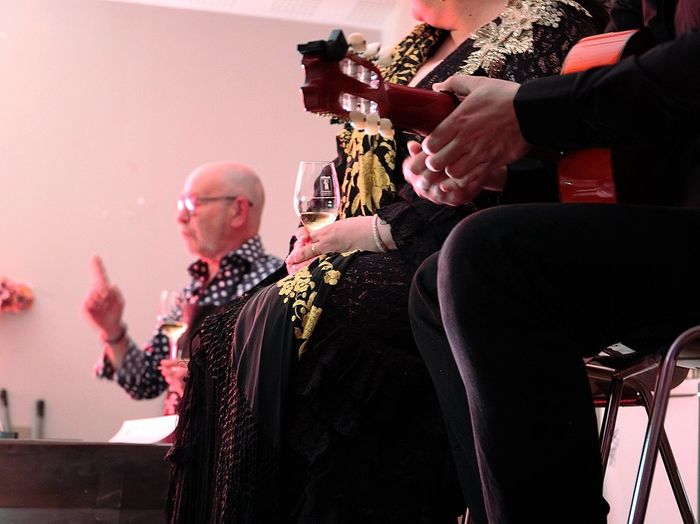 Jean-Pierre Rudelle raconte les vins des terres d'Espagne, Vanesa Cortés et Edgar Platón les mettent en musique pour une expérience olfactive, gustative et flamenca unique.