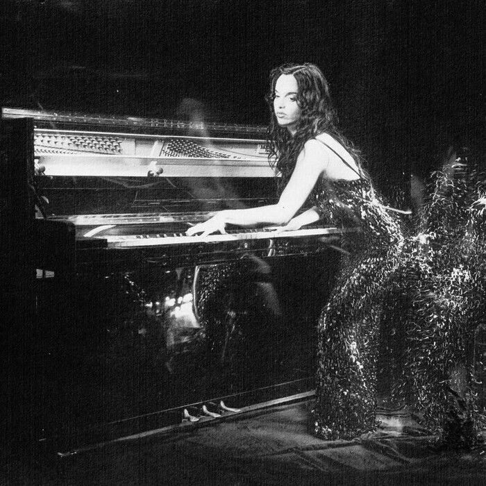 Le 25 avril 2026, La Piscine accueille un concert de Mathilde Fernandez organisé par La Cave aux Poètes