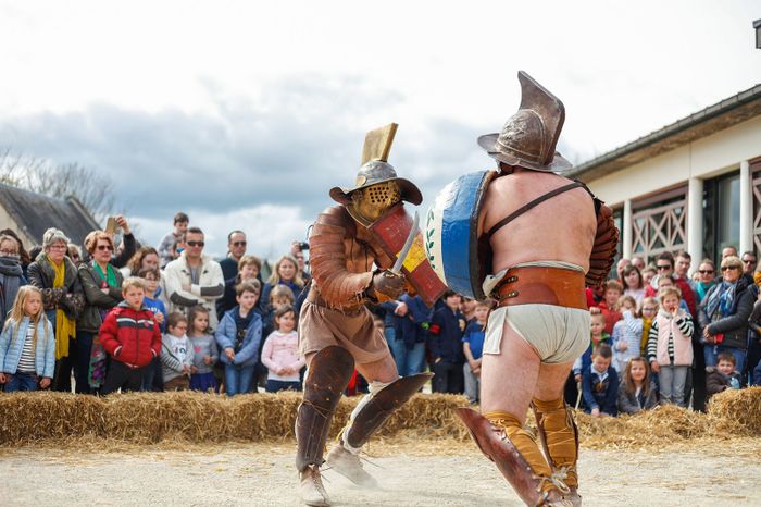 Un week-end pour assister aux combats de gladiateurs, échanger avec les gladiateurs et s'initier à la gladiature...