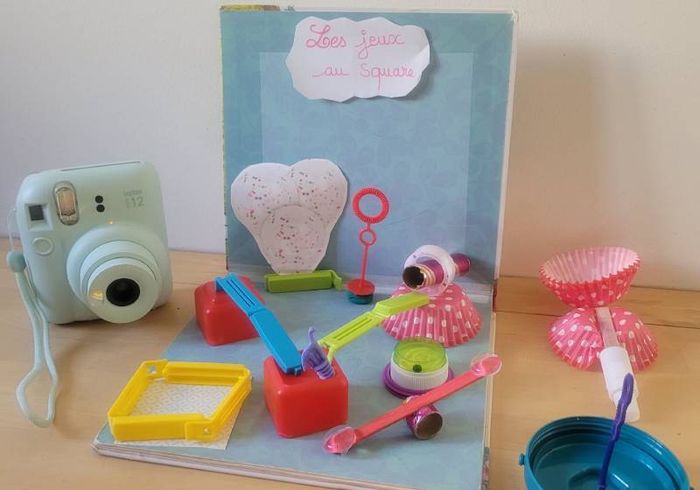 Venez écouter des histoires et participer à un atelier créatif mettant en scène jouets et objets de récupération.