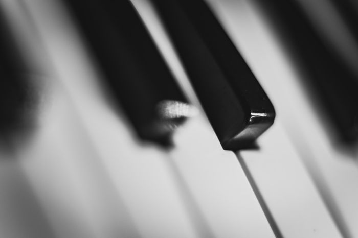 Louise Dubin, violoncelle, et Anthony Hewitt, piano, présentent des ouevres de Chopin, Franchomme, Saint-Saëns et Debussy