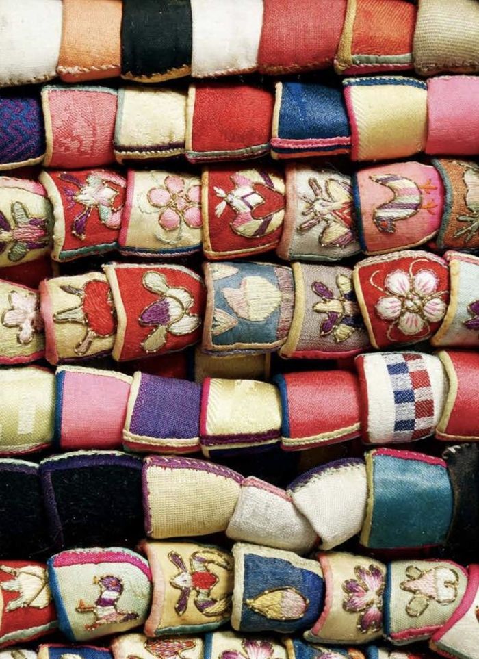 Cette exposition aborde le thème de la signification et de l’usage des couleurs dans la vie et la culture des Coréens