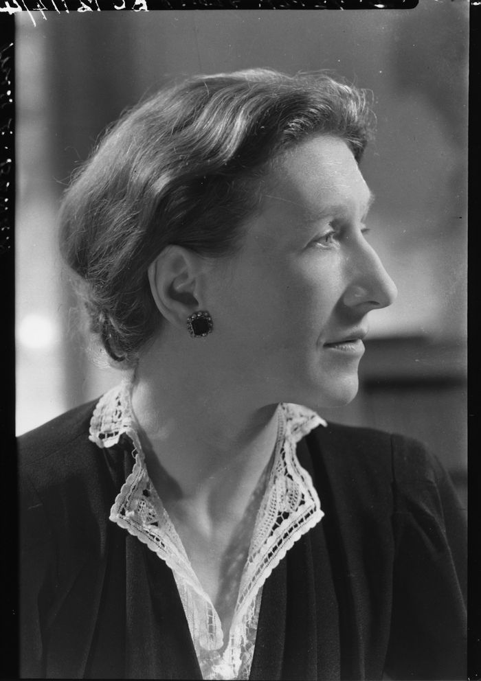 Dans son nouveau livre, l’écrivain et universitaire Eibhear Walshe s’intéresse à Elizabeth Bowen et l’espionnage en temps de guerre.