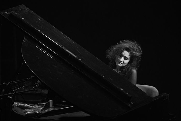 Andrea Bučková (chant, claviers), Mária Kmeťková (harpe), Pavol Bereza (guitare)