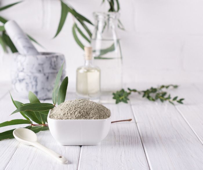 Samedi 7 mars de 10h à 12h, découvrez les multiples usages de l’argile dans les cosmétiques et les produits ménagers naturels, et repartez avec vos propres réalisations.